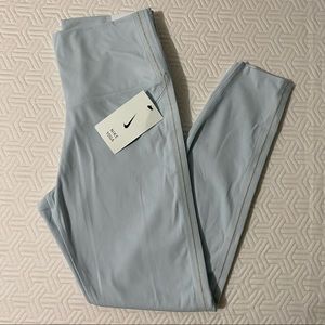 NEW Nike Luxe Yoga Leggings/Tights